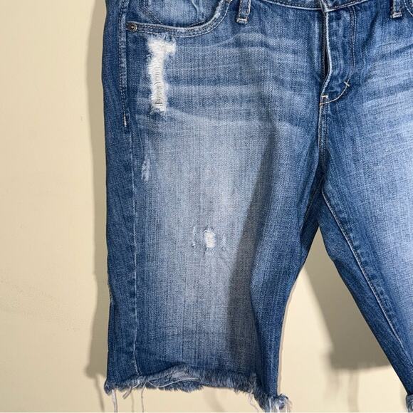 ABERCROMBIE AND FITCH distressed Bermuda Raw hem denim shorts 8 - Picture 3 of 5
